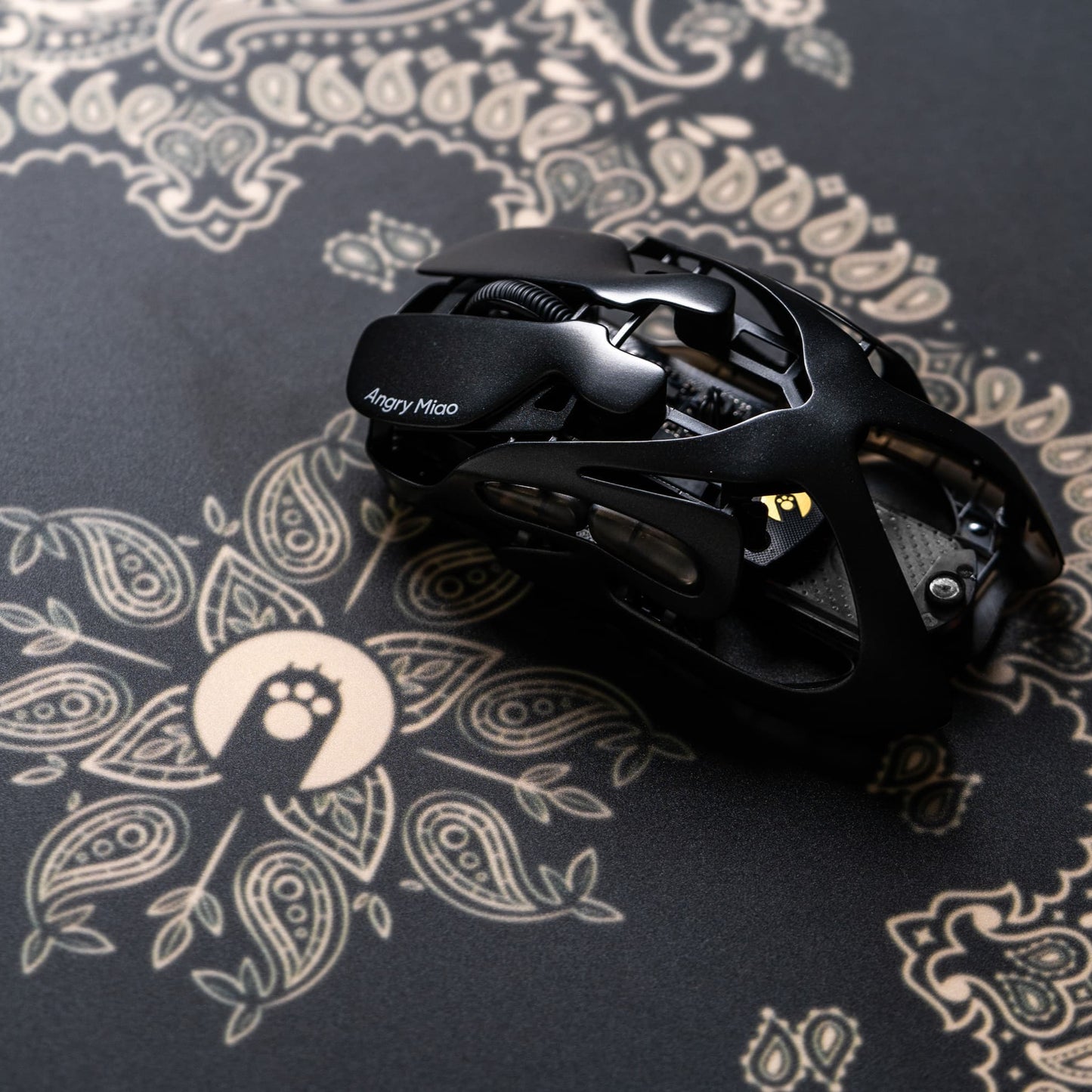 AM SilkGlass Gaming Mouse Pad